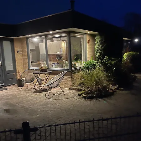 70 Qm Grosser Gepflegter, Ruhiger Bungalow, Strandnah Mit Grossen, Uneinsehbaren Garten, Terrassenueberdachung Sint Maartensvlotbrug