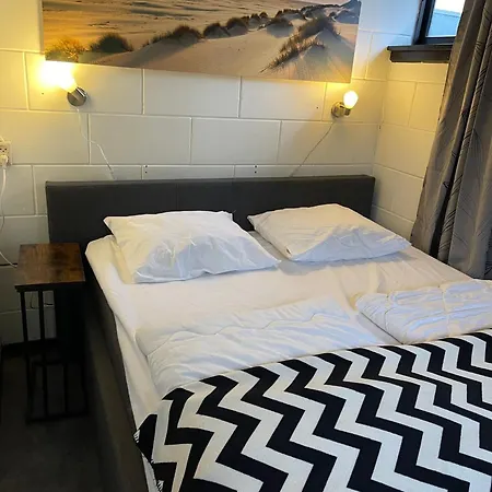 70 Qm Grosser Gepflegter, Ruhiger Bungalow, Strandnah Mit Großen, Uneinsehbaren Garten, Terrassenüberdachung