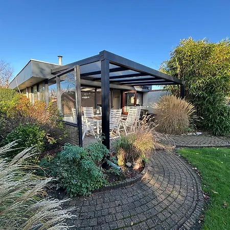 Сasa de vacaciones 70 Qm Grosser Gepflegter, Ruhiger Bungalow, Strandnah Mit Großen, Uneinsehbaren Garten, Terrassenüberdachung Sint Maartensvlotbrug