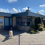 70 Qm Grosser Gepflegter, Ruhiger Bungalow, Strandnah Mit Grossen, Uneinsehbaren Garten, Terrassenueberdachung