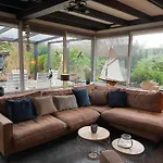 70 Qm Grosser Gepflegter, Ruhiger Bungalow, Strandnah Mit Grossen, Uneinsehbaren Garten, Terrassenueberdachung Дом отдыха Sint Maartensvlotbrug