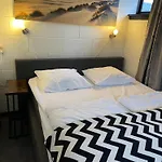 70 Qm Grosser Gepflegter, Ruhiger Bungalow, Strandnah Mit Grossen, Uneinsehbaren Garten, Terrassenueberdachung