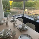70 Qm Grosser Gepflegter, Ruhiger Bungalow, Strandnah Mit Grossen, Uneinsehbaren Garten, Terrassenueberdachung