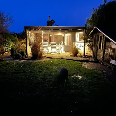 70 Qm Grosser Gepflegter, Ruhiger Bungalow, Strandnah Mit Grossen, Uneinsehbaren Garten, Terrassenueberdachung Дом отдыха Sint Maartensvlotbrug