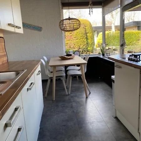 70 Qm Grosser Gepflegter, Ruhiger Bungalow, Strandnah Mit Grossen, Uneinsehbaren Garten, Terrassenueberdachung * Sint Maartensvlotbrug