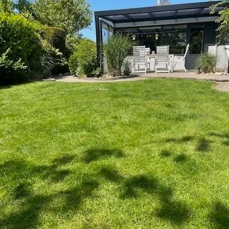 Дом отдыха 70 Qm Grosser Gepflegter, Ruhiger Bungalow, Strandnah Mit Grossen, Uneinsehbaren Garten, Terrassenueberdachung Sint Maartensvlotbrug