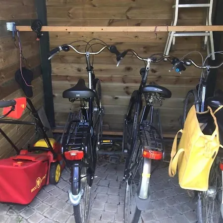 70 Qm Grosser Gepflegter, Ruhiger Bungalow, Strandnah Mit Grossen, Uneinsehbaren Garten, Terrassenueberdachung Sint Maartensvlotbrug