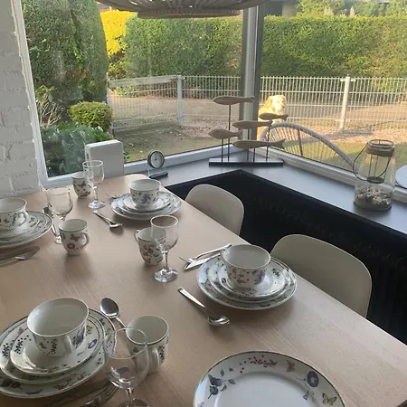 70 Qm Grosser Gepflegter, Ruhiger Bungalow, Strandnah Mit Grossen, Uneinsehbaren Garten, Terrassenueberdachung