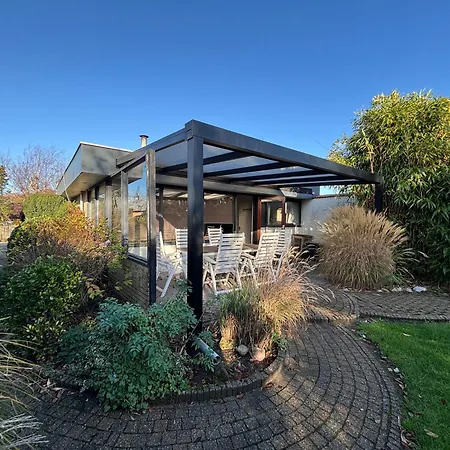 70 Qm Grosser Gepflegter, Ruhiger Bungalow, Strandnah Mit Grossen, Uneinsehbaren Garten, Terrassenueberdachung Дом отдыха *